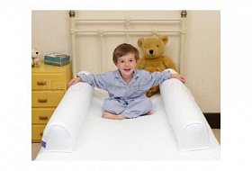 Как уберечь ребенка от падения с кровати?